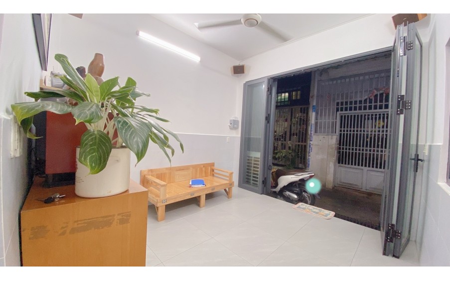 Bán nhà Tân Bình nhỉnh 3 tỷ , 2 tầng nhà lô góc gần chợ Phạm Văn Bạch, 3m3 x 9m9.